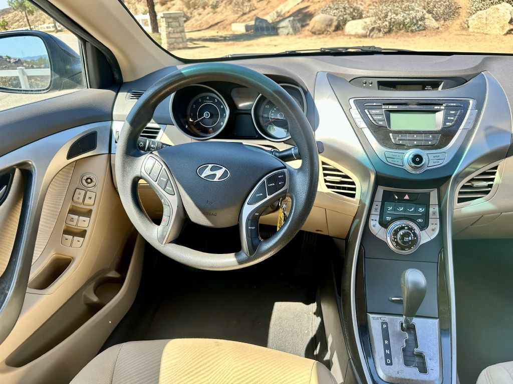 2013 Hyundai Elantra Image 13