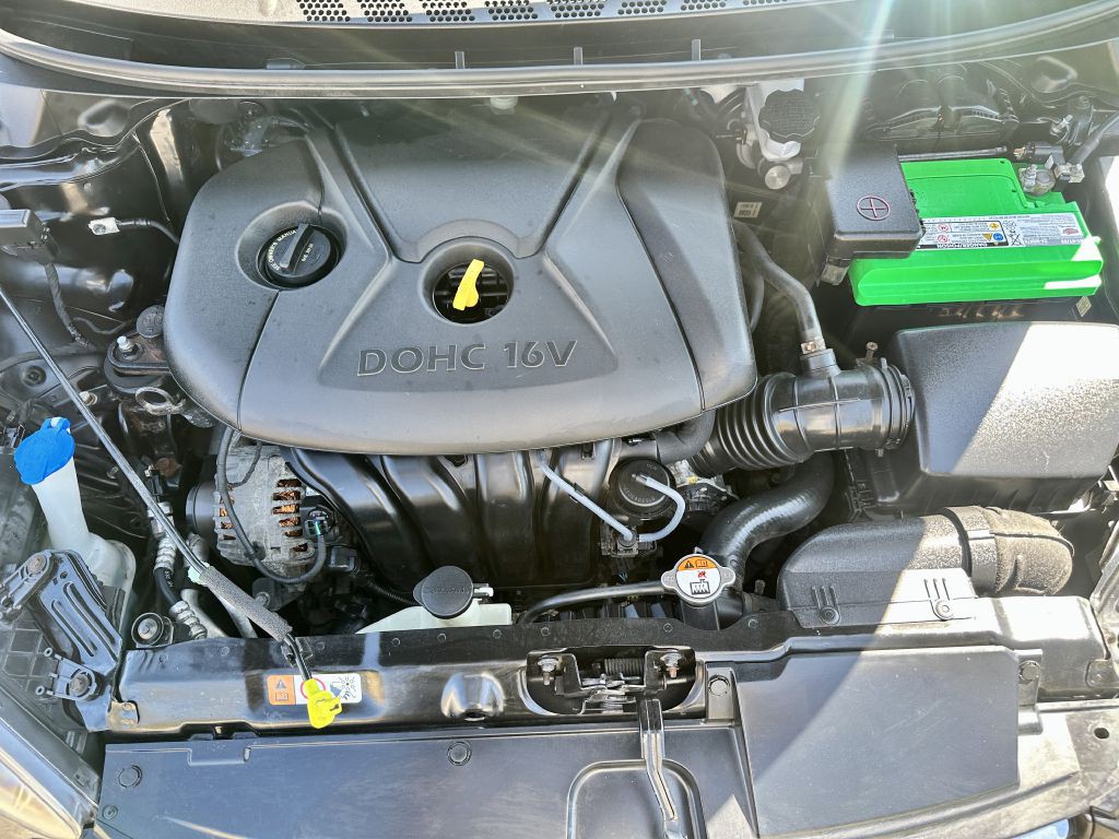 2013 Hyundai Elantra Image 15