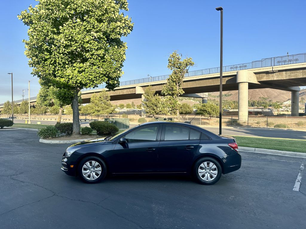 2015 Chevrolet Cruze Image 2