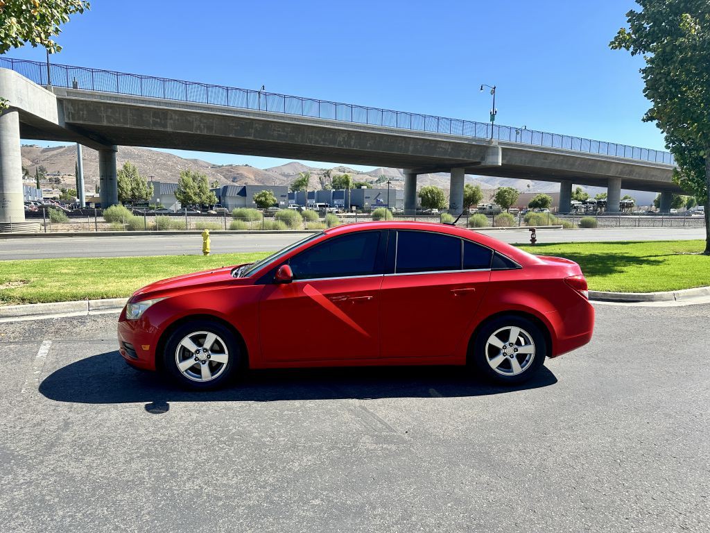 2014 Chevrolet Cruze Image 2