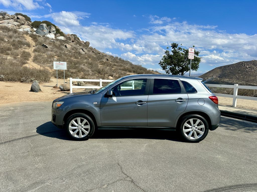2015 Mitsubishi Outlander Image 2
