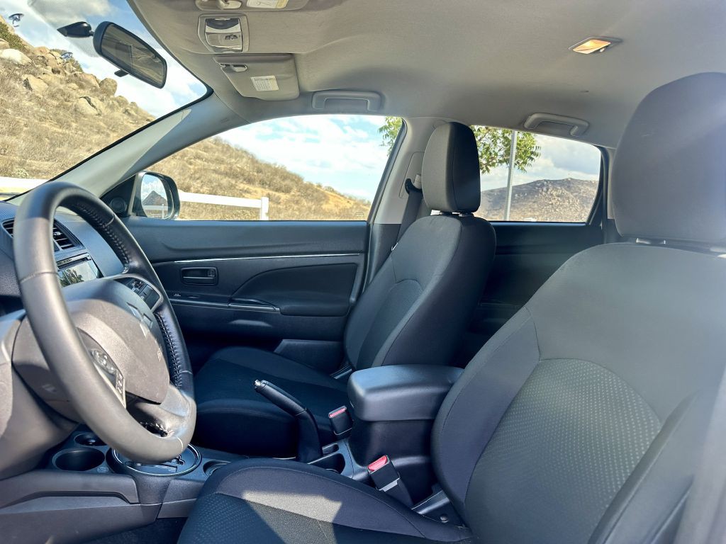 2015 Mitsubishi Outlander Image 9
