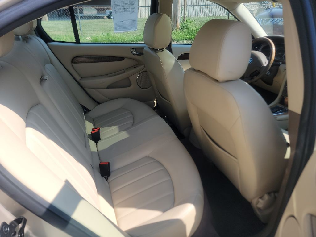 2004 Jaguar X-TYPE Image 9