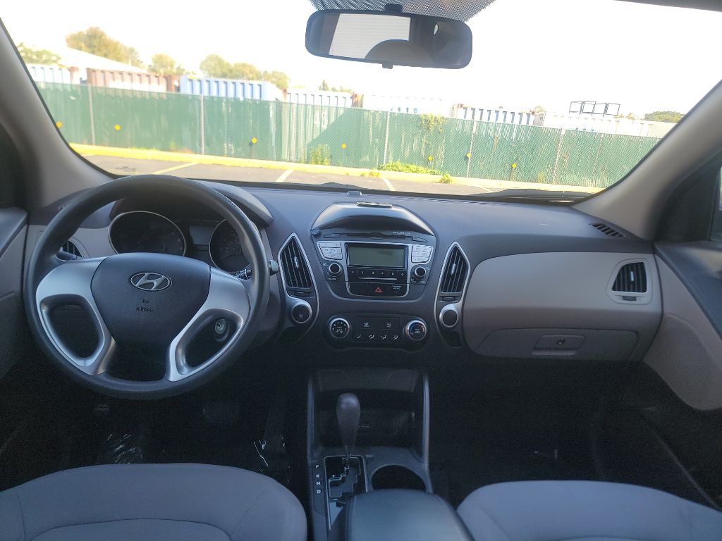2010 Hyundai Tucson Image 7