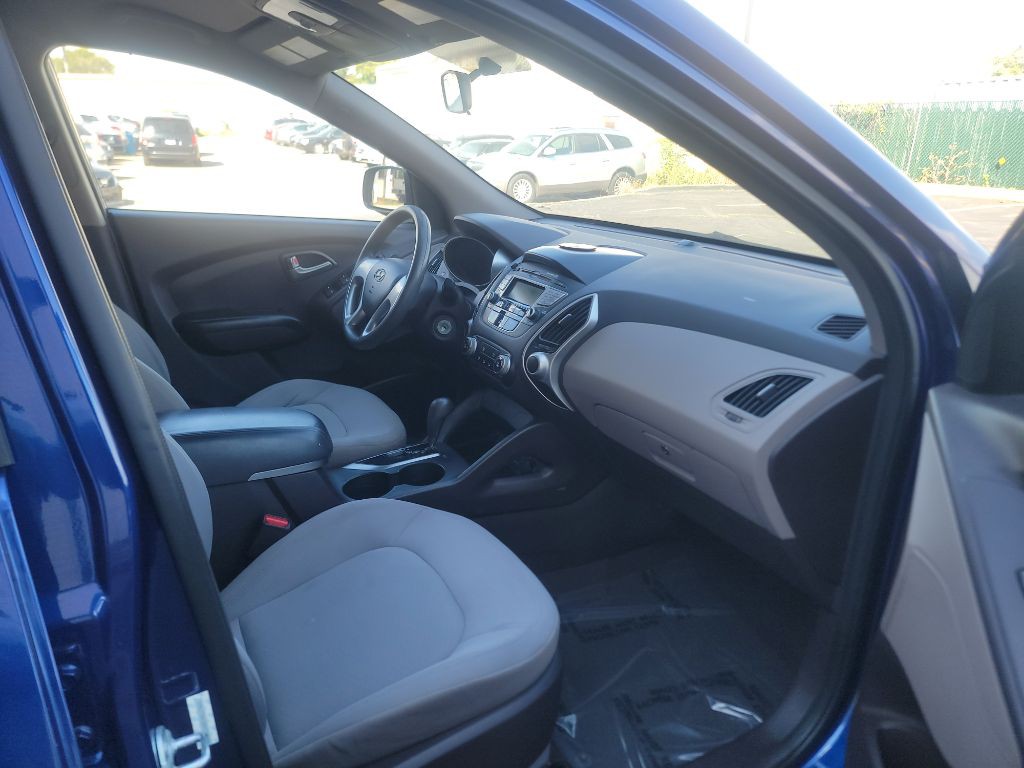 2010 Hyundai Tucson Image 8
