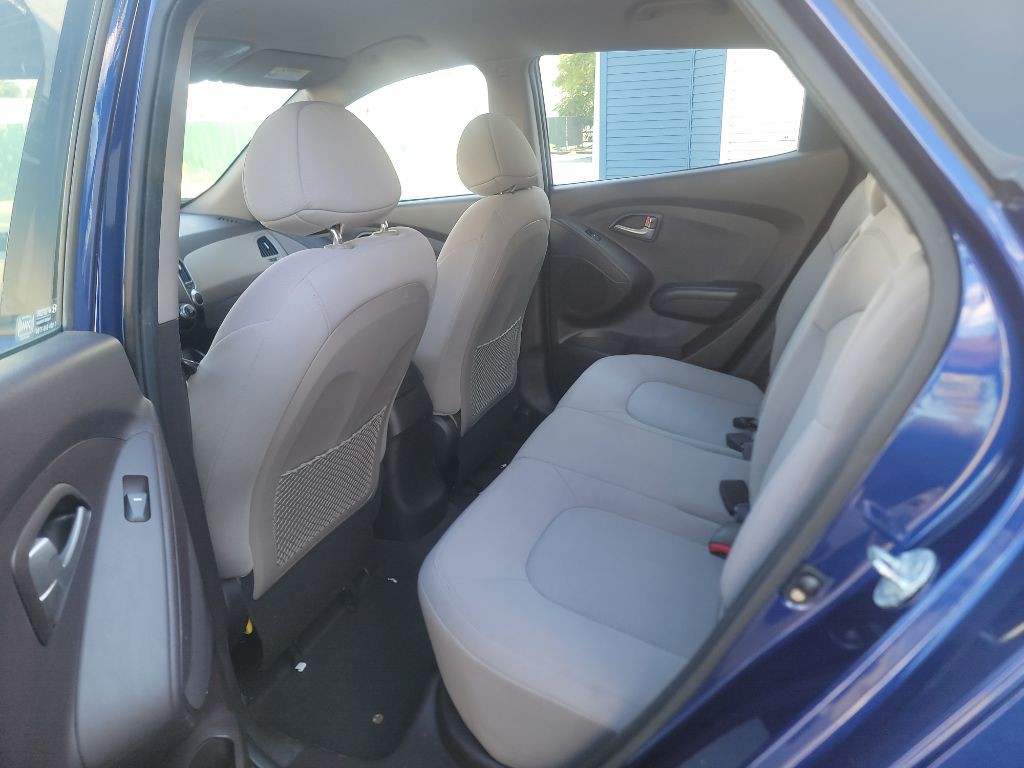 2010 Hyundai Tucson Image 10