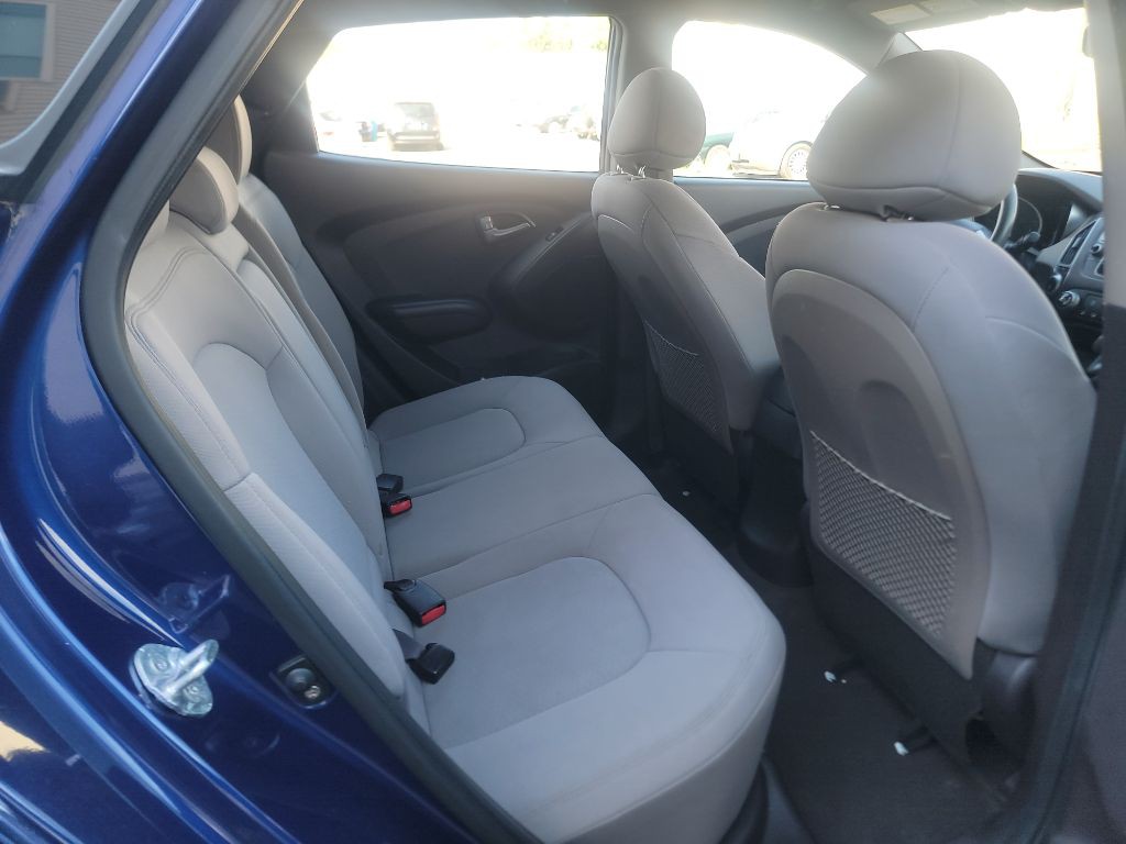 2010 Hyundai Tucson Image 11