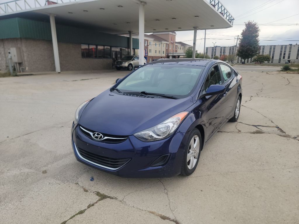 2013 Hyundai Elantra Image 2