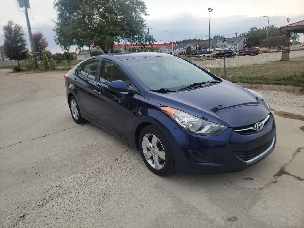 2013 Hyundai Elantra Image 3