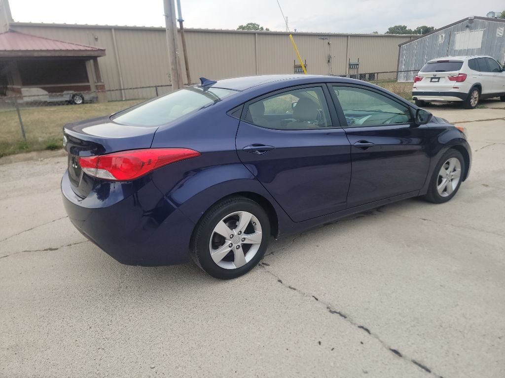 2013 Hyundai Elantra Image 4