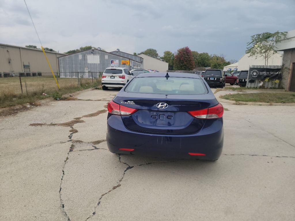 2013 Hyundai Elantra Image 5