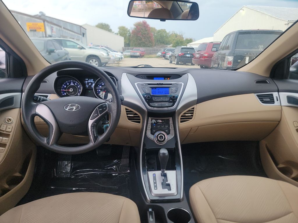 2013 Hyundai Elantra Image 7