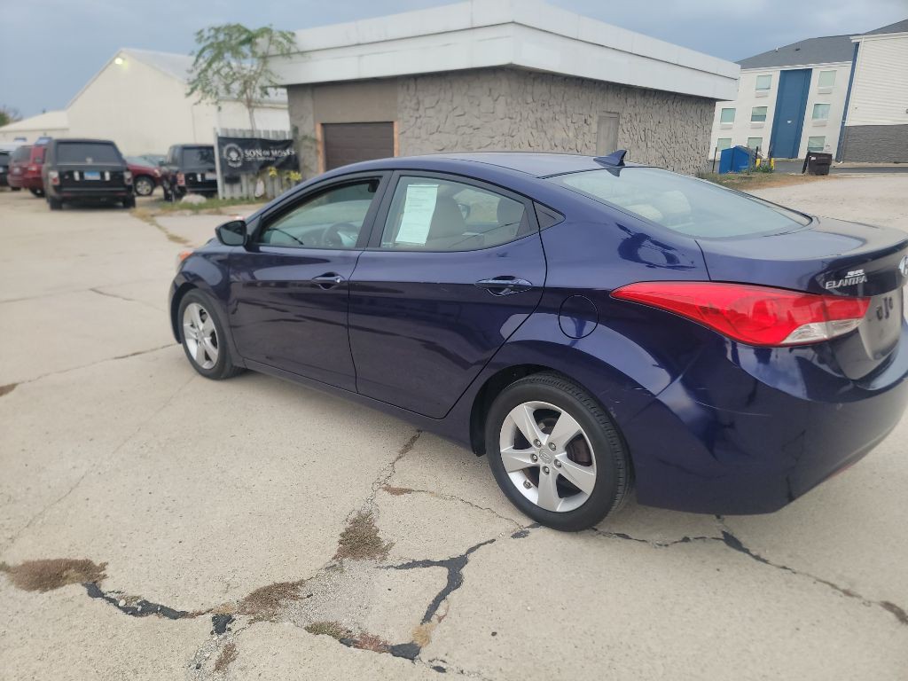 2013 Hyundai Elantra Image 8