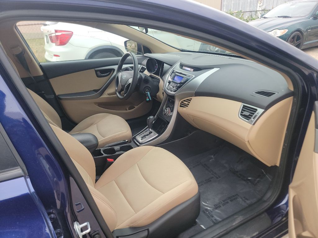 2013 Hyundai Elantra Image 12
