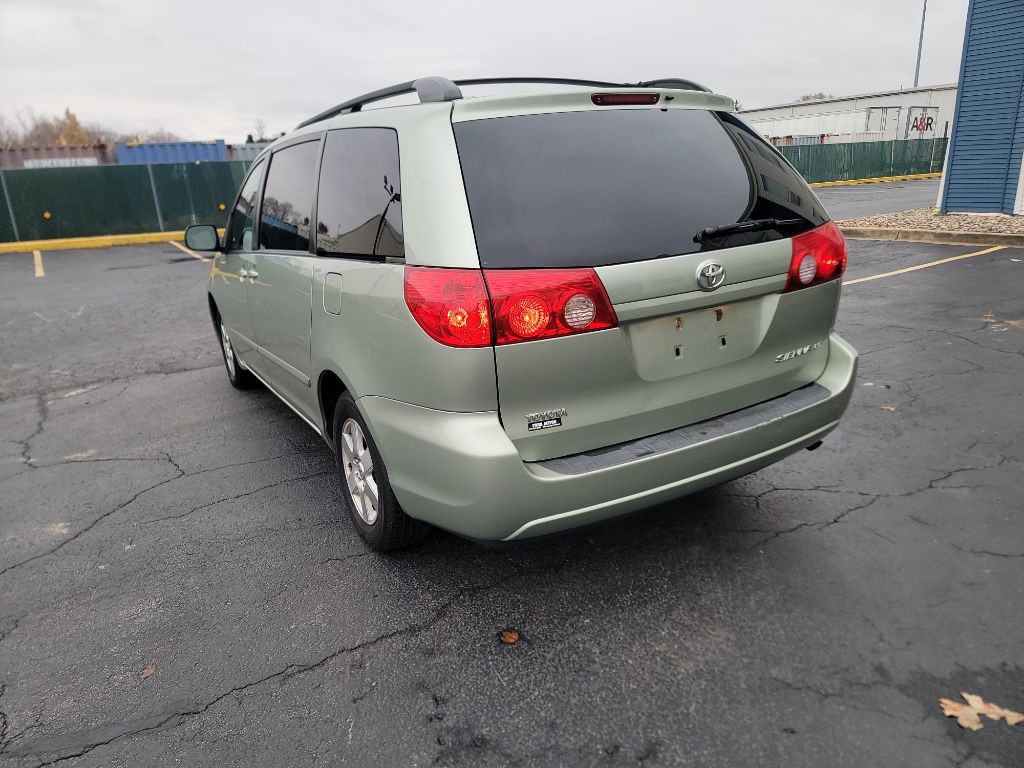 2010 Toyota Sienna Image 6