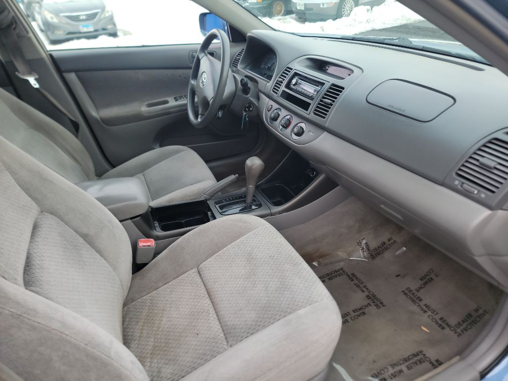 2004 Toyota Camry Image 11