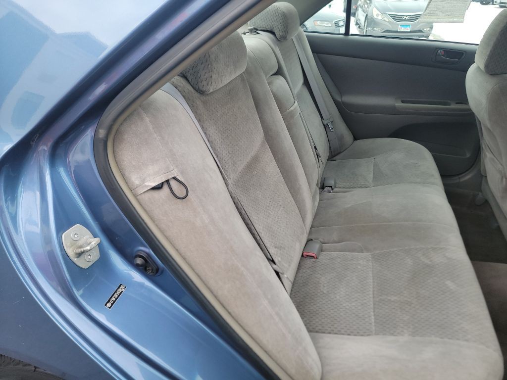 2004 Toyota Camry Image 12