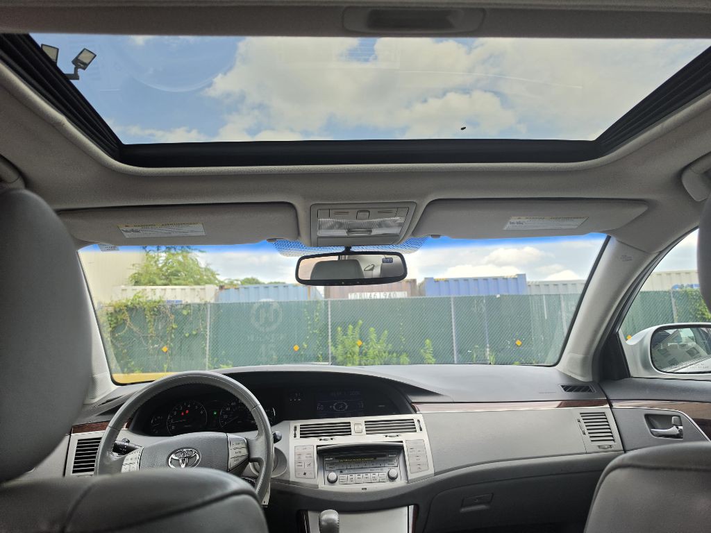 2008 Toyota Avalon Image 10
