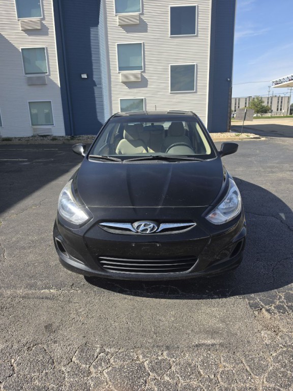 2013 Hyundai Accent Image 2