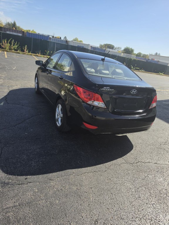 2013 Hyundai Accent Image 4