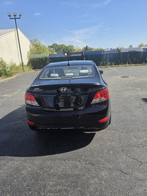 2013 Hyundai Accent Image 5