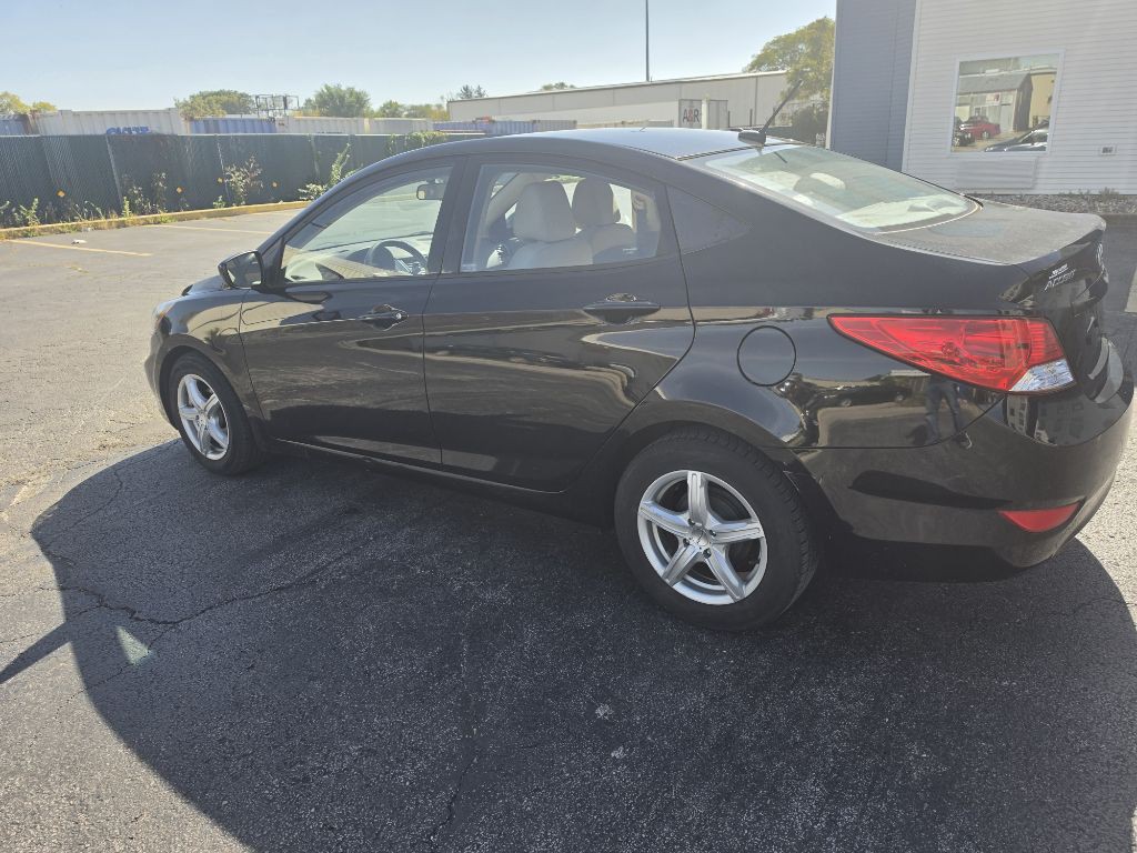 2013 Hyundai Accent Image 6