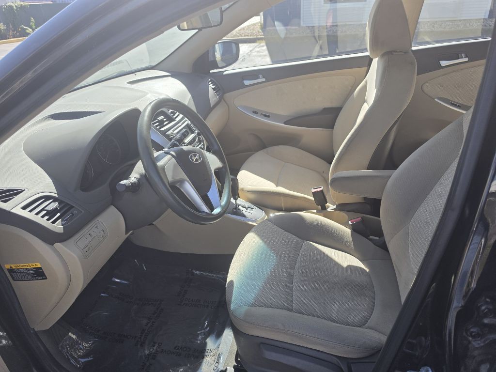 2013 Hyundai Accent Image 7