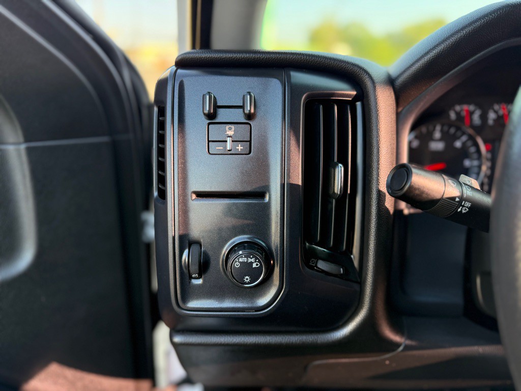 2018 Chevrolet Silverado 1500 Image 18