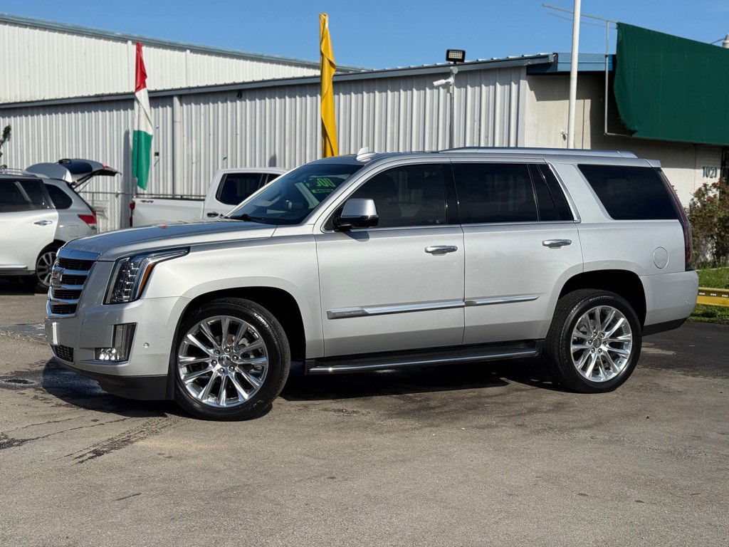 2017 Cadillac Escalade Image 2