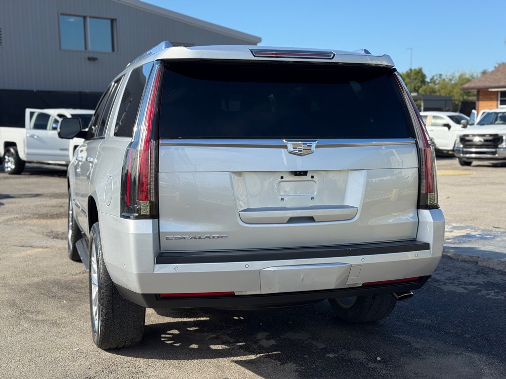 2017 Cadillac Escalade Image 6