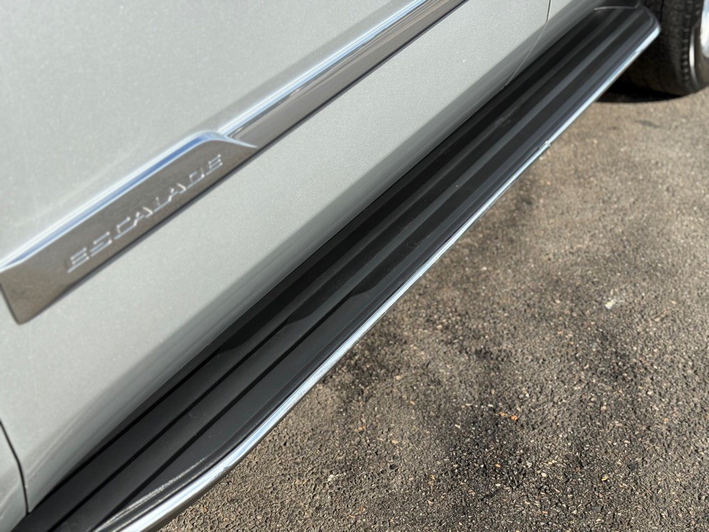 2017 Cadillac Escalade Image 9