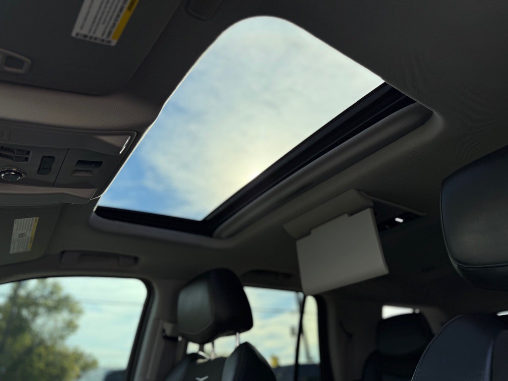 2017 Cadillac Escalade Image 16