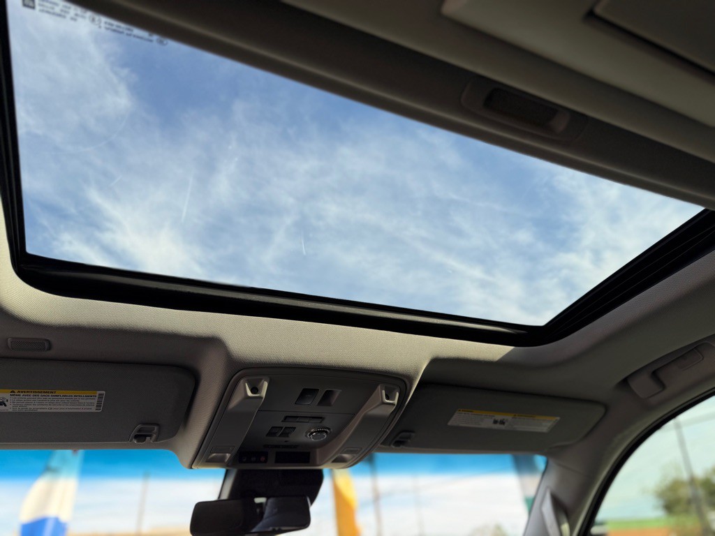 2017 Cadillac Escalade Image 17