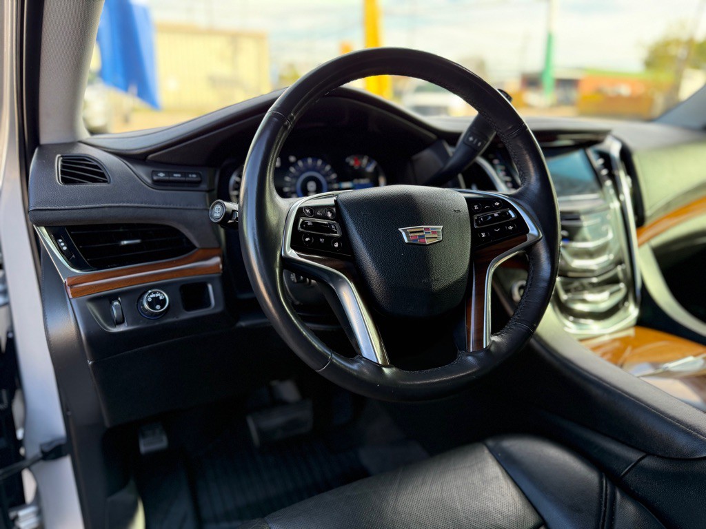 2017 Cadillac Escalade Image 18