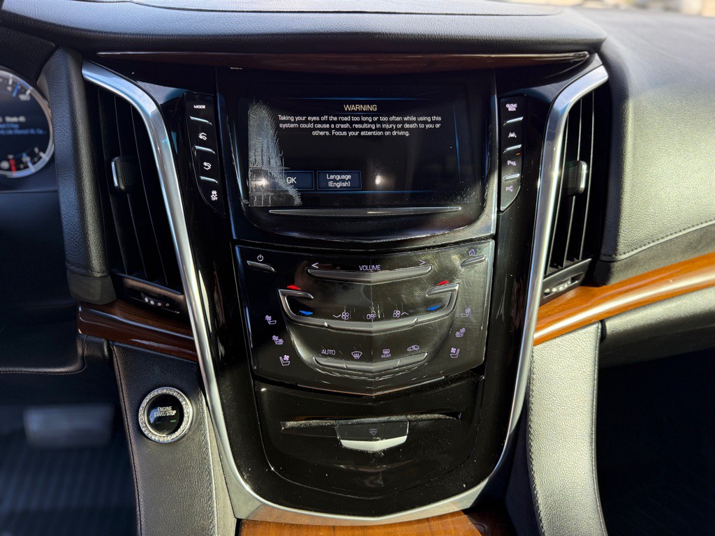 2017 Cadillac Escalade Image 23