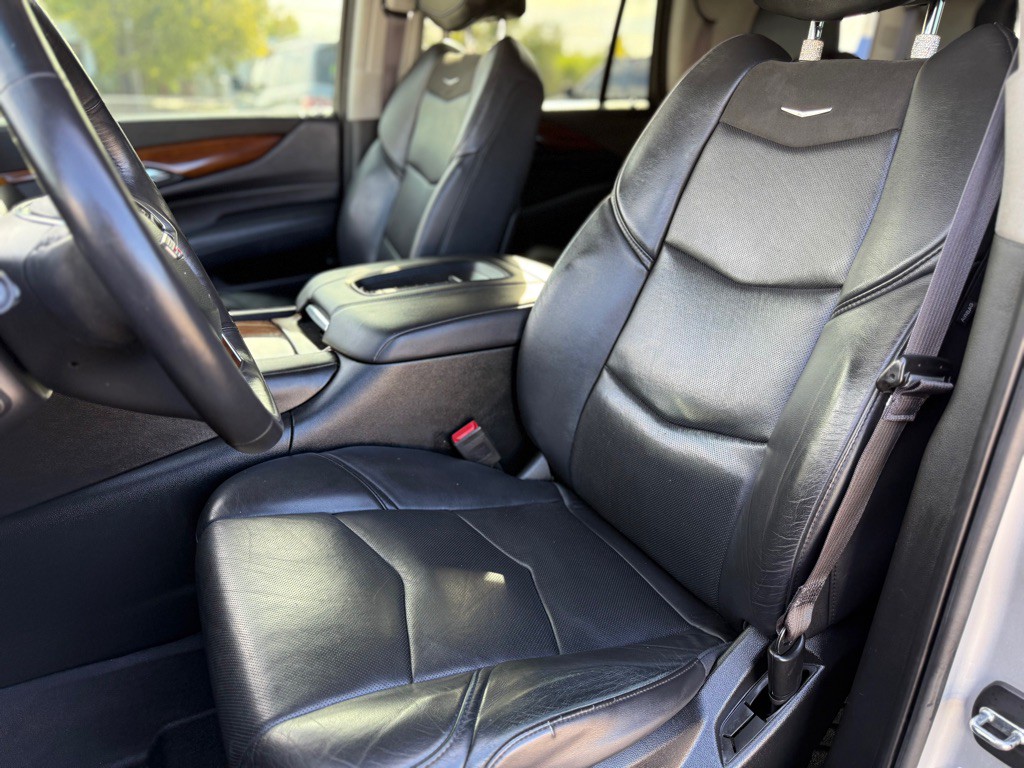 2017 Cadillac Escalade Image 28