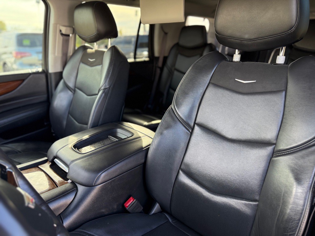 2017 Cadillac Escalade Image 29