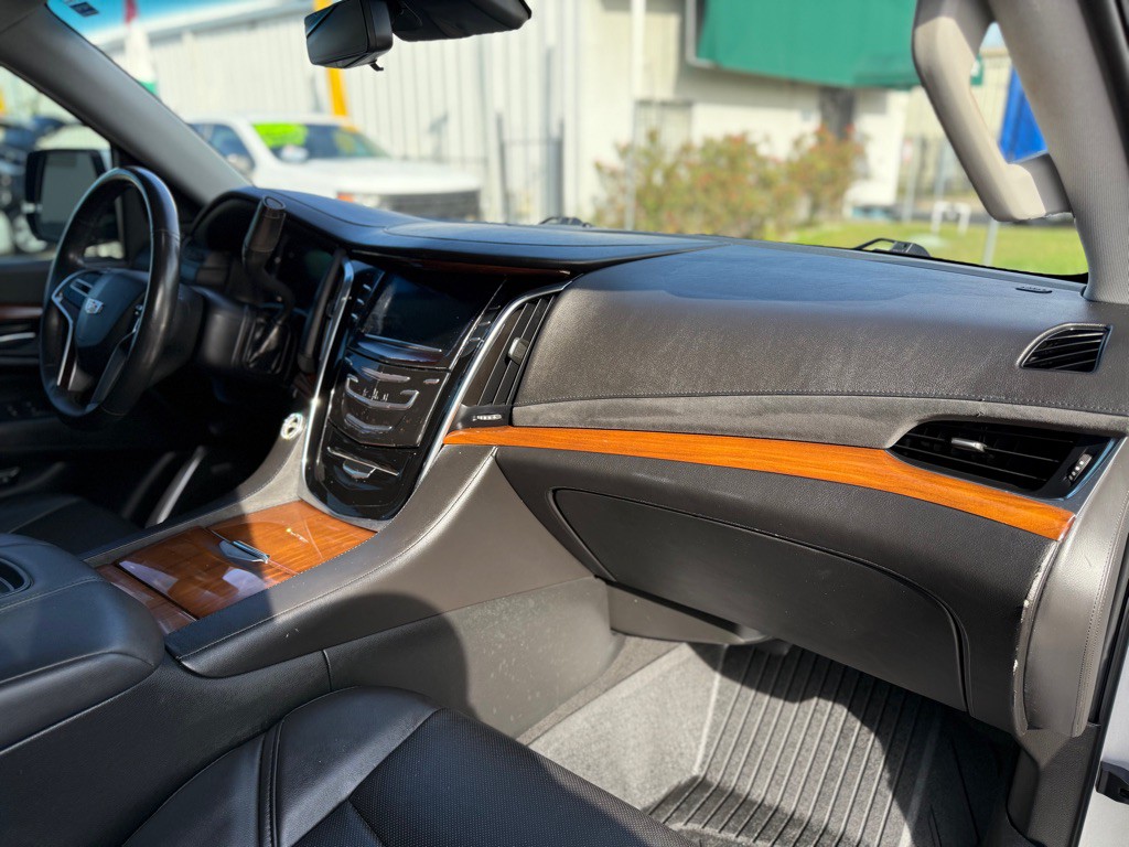 2017 Cadillac Escalade Image 30