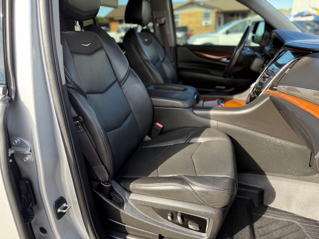 2017 Cadillac Escalade Image 31
