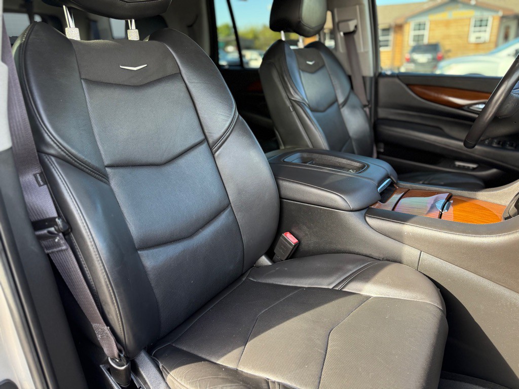 2017 Cadillac Escalade Image 32