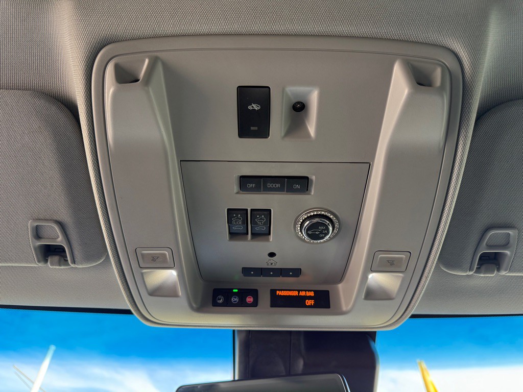 2017 Cadillac Escalade Image 33