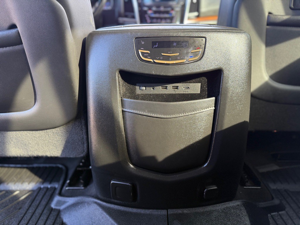 2017 Cadillac Escalade Image 35