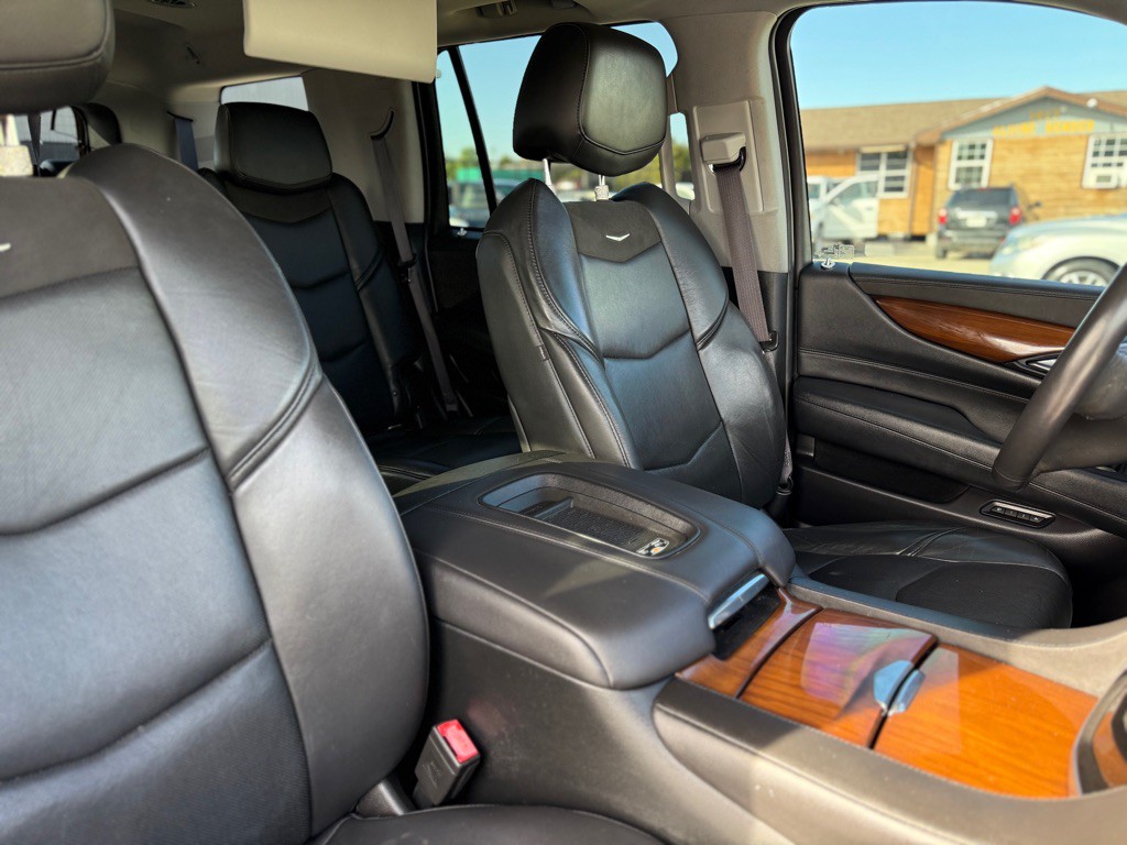 2017 Cadillac Escalade Image 36