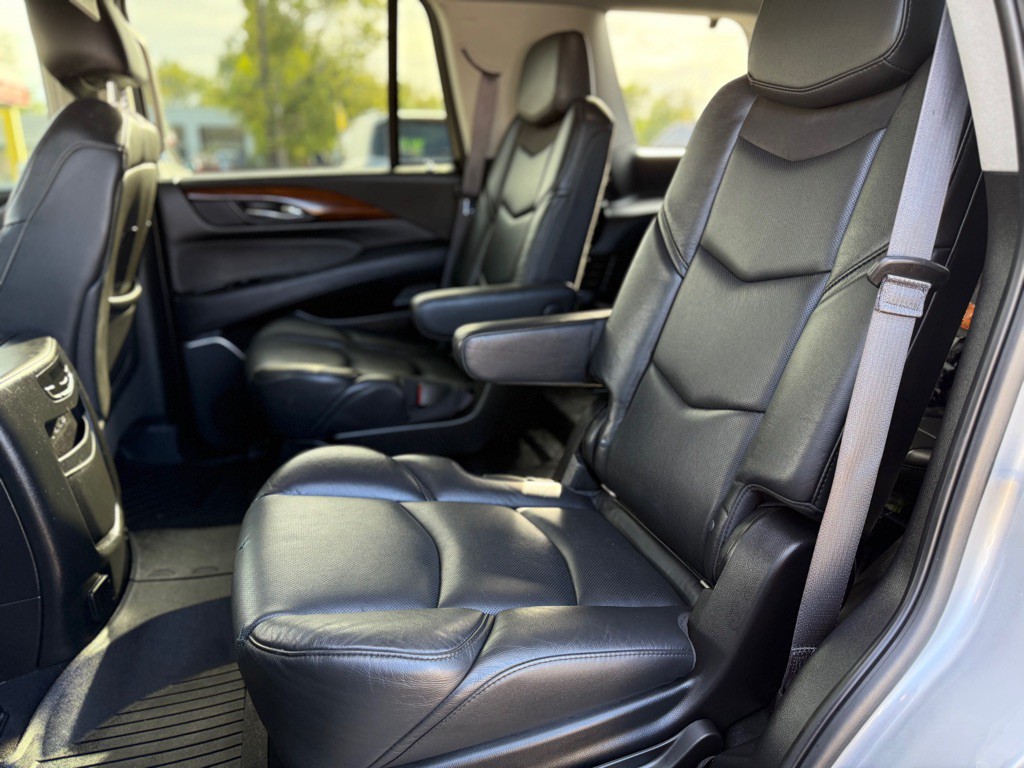2017 Cadillac Escalade Image 38