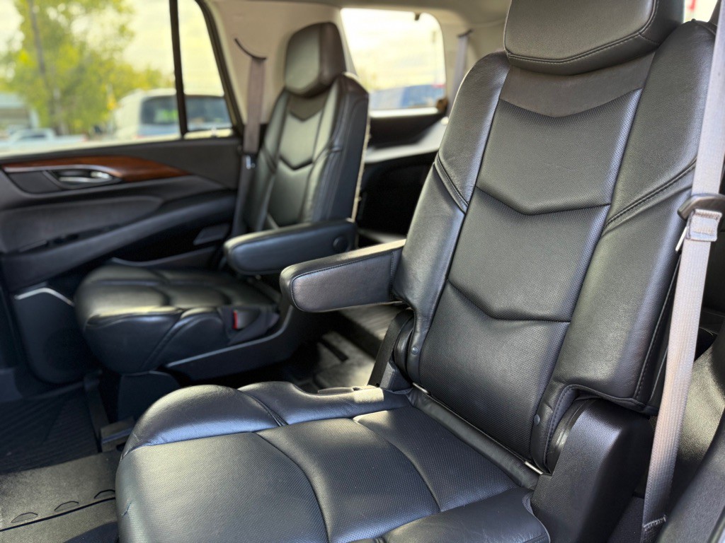 2017 Cadillac Escalade Image 39