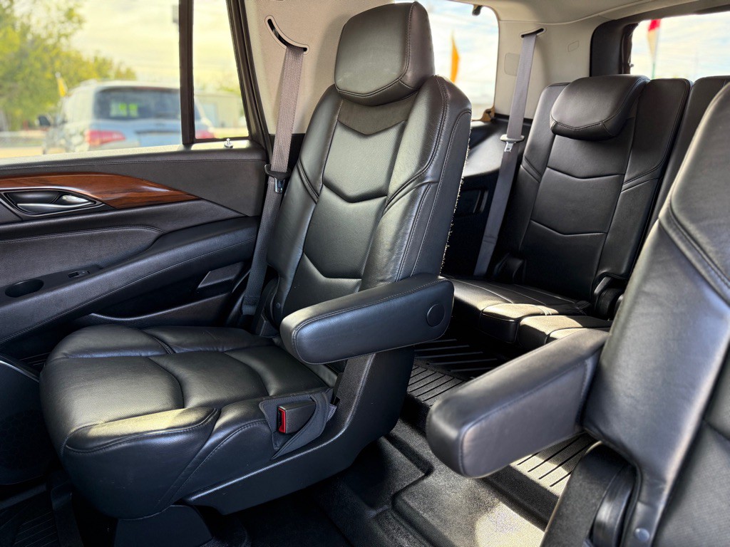 2017 Cadillac Escalade Image 40