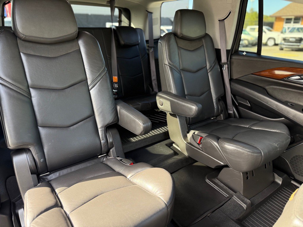 2017 Cadillac Escalade Image 41