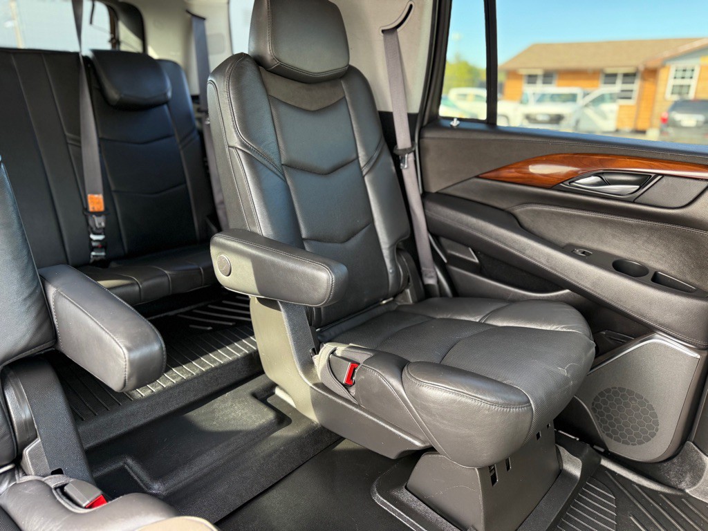 2017 Cadillac Escalade Image 43