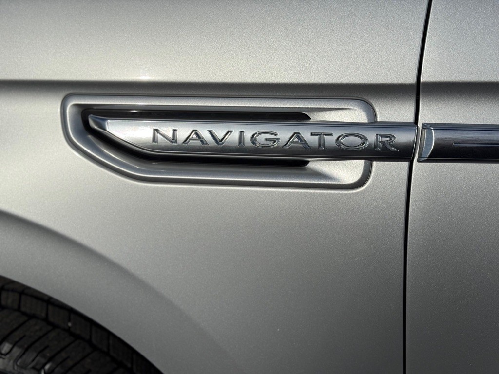 2018 Lincoln Navigator Image 9