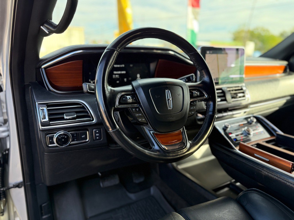2018 Lincoln Navigator Image 17
